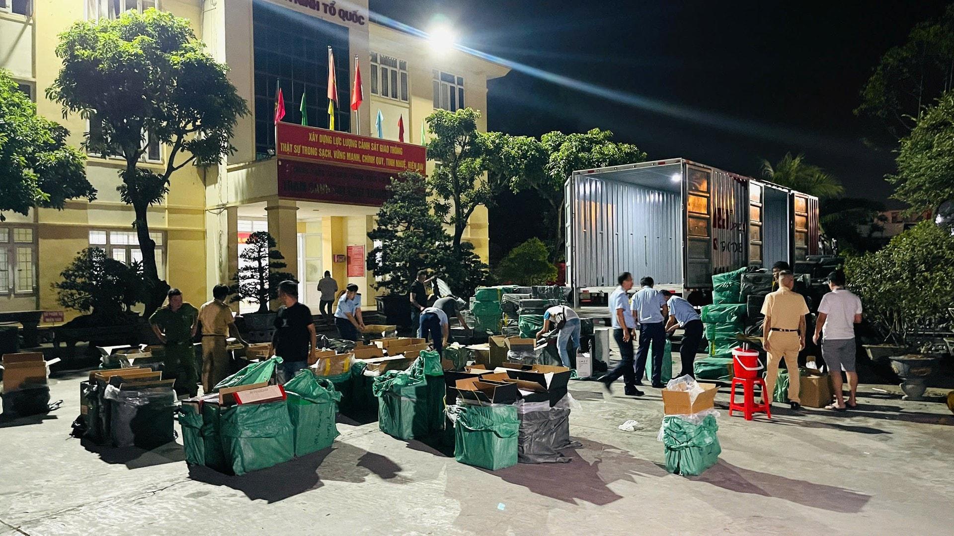 Lực lượng chức năng kiểm đếm thuốc lá lậu