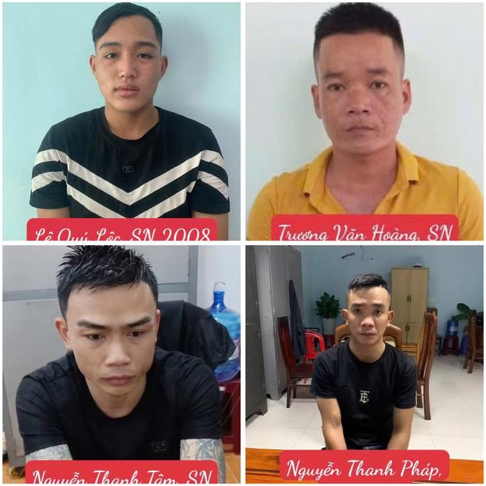 Táo tợn dùng xe bán tải trộm gỗ, 5 đối tượng ở Gia Lai bị khởi tố - Ảnh 1.