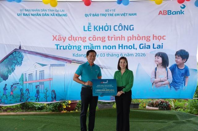 ABBank thêm 'lớp học hạnh phúc' cho trẻ em Gia Lai- Ảnh 1.