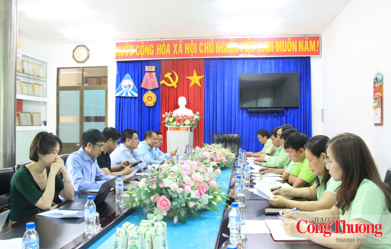 Quang cảnh buổi làm việc.