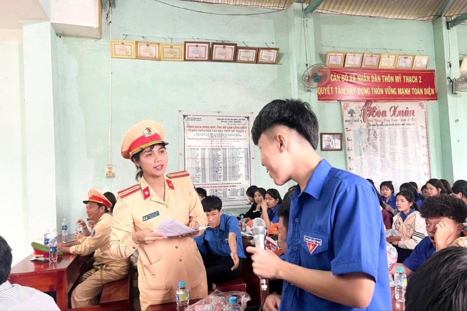 Gia Lai tuyên truyền pháp luật về TTATGT cho thanh thiếu niên dịp hè