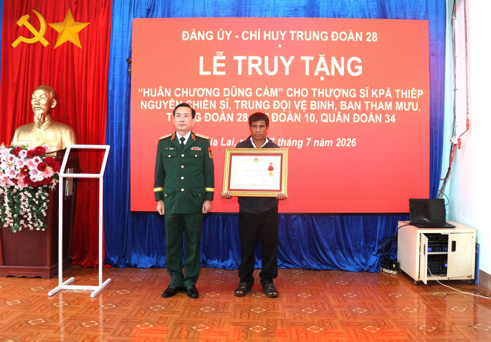 Chủ tịch nước truy tặng Huân chương Dũng cảm cho Thượng sĩ Kpă Thiêp