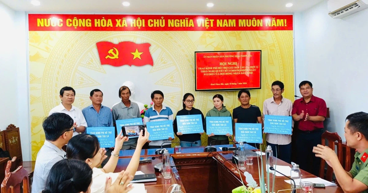 Phường Hoài Nhơn Bắc trao hơn 1 tỷ đồng hỗ trợ giải bản tàu cá đợt 1 năm 2026