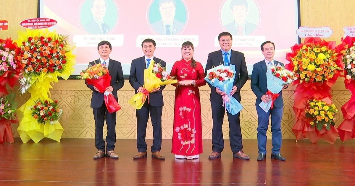Trường Đại học Quy Nhơn công bố các quyết định nhân sự chủ chốt nhiệm kỳ mới