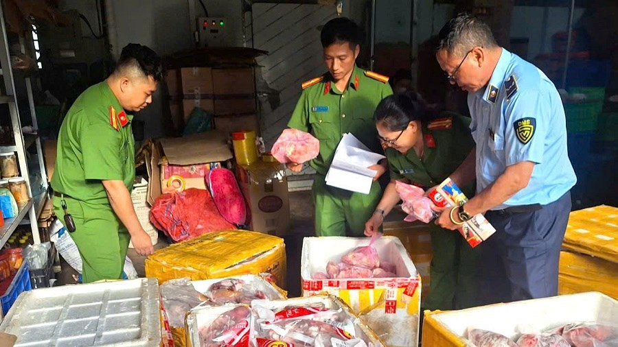 Gia Lai: Phát hiện hơn 1 tấn thịt heo, đùi gà không rõ nguồn gốc