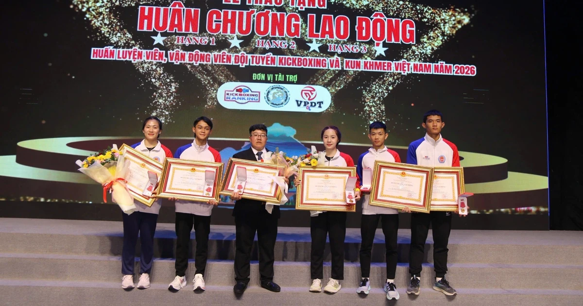 6 huấn luyện viên và vận động viên Kun Khmer Gia Lai nhận Huân chương Lao động