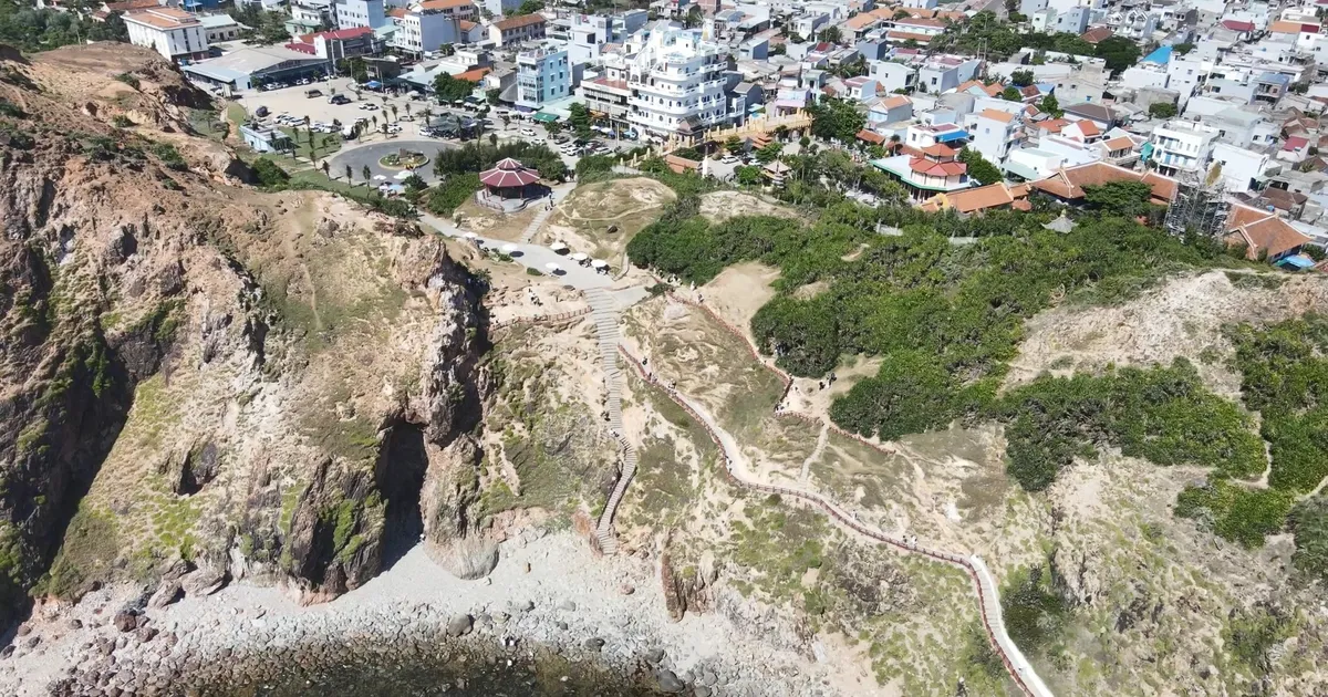Giá vé khu du lịch Eo Gió đã giảm