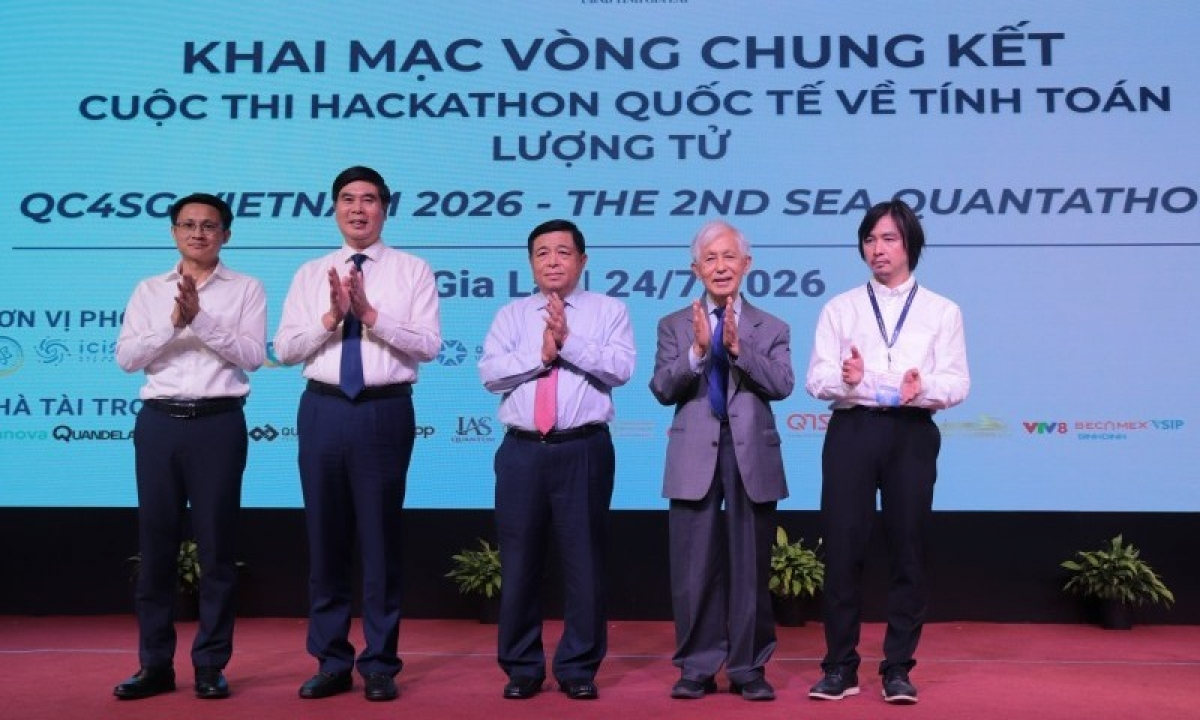 Gần 100 thí sinh vào chung kết cuộc thi hackathon tính toán lượng tử