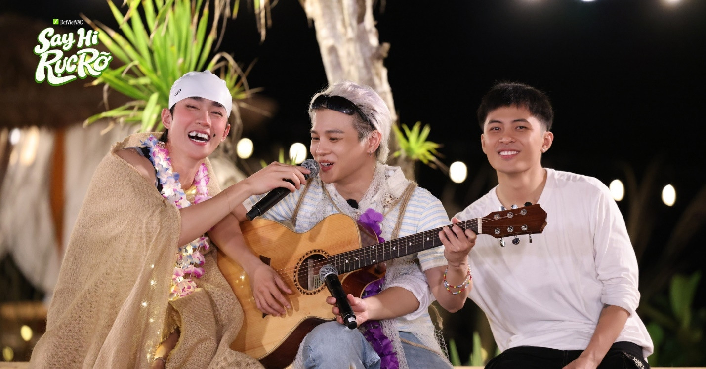 Mỹ nam ‘Anh trai Say Hi’ ca múa ngẫu hứng giữa biển đảo Gia Lai