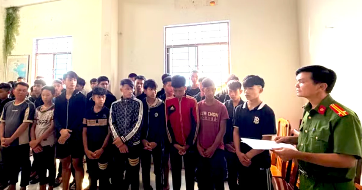 Khởi tố 17 đối tượng mang kiếm truy lùng đối thủ