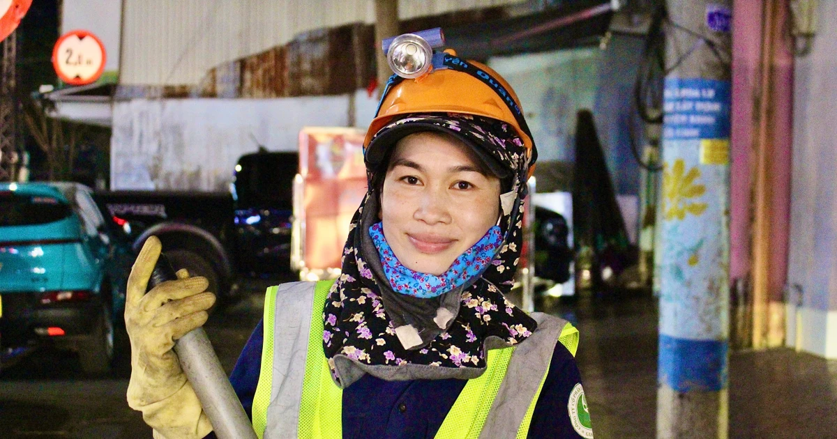 Nữ công nhân môi trường ba lần trả lại tài sản cho người đánh rơi