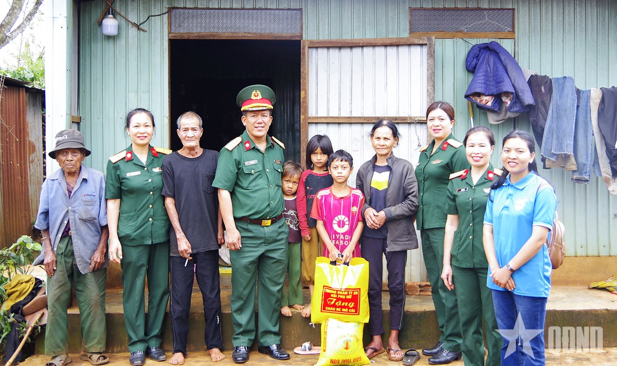 Trung đoàn 29 (Quân đoàn 34) tri ân gia đình chính sách