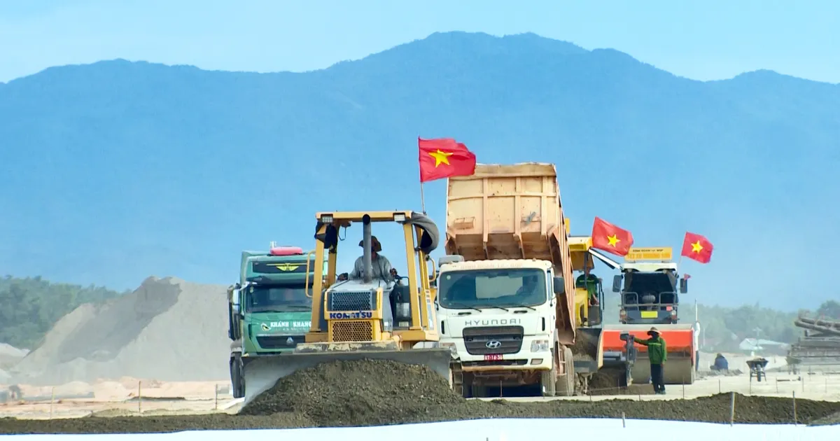 Đường băng mới sân bay Phù Cát chạy đua về đích dưới nắng hạn