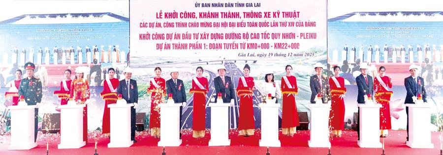 Lễ động thổ khởi công Dự án đường bộ cao tốc Quy Nhơn - Pleiku tại địa bàn phường An Nhơn. Ảnh: N.H